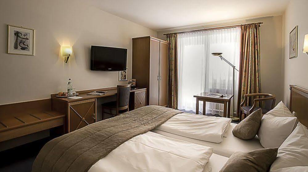 Hotel Blutenburg Munchen Bagian luar foto