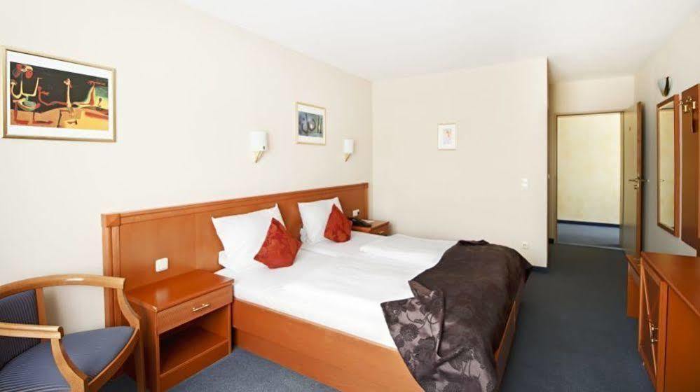 Hotel Blutenburg Munchen Bagian luar foto